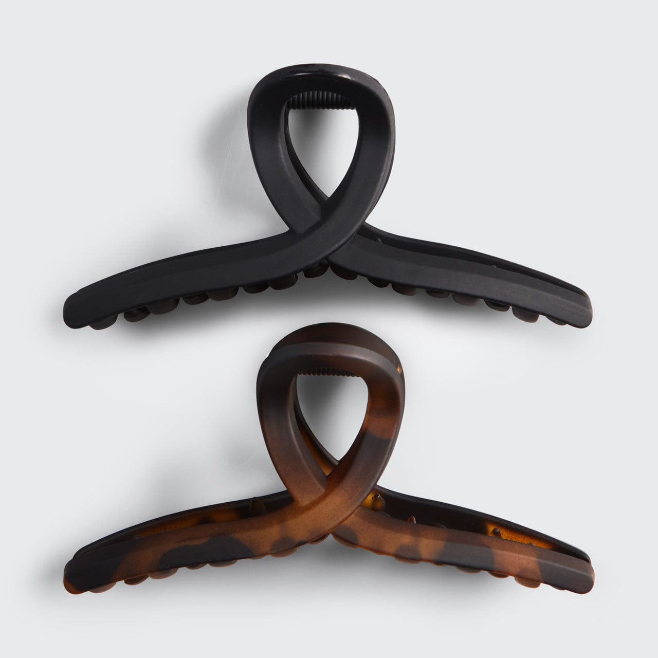 Alternative view of Black & Tort Loop Claw Clips 2pc Set - Large